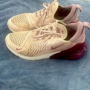 Women’s Nike 270’s